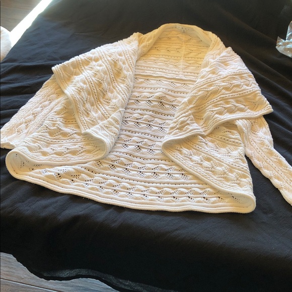 Elegant White Cable Knit Sweater - Picture 2 of 12